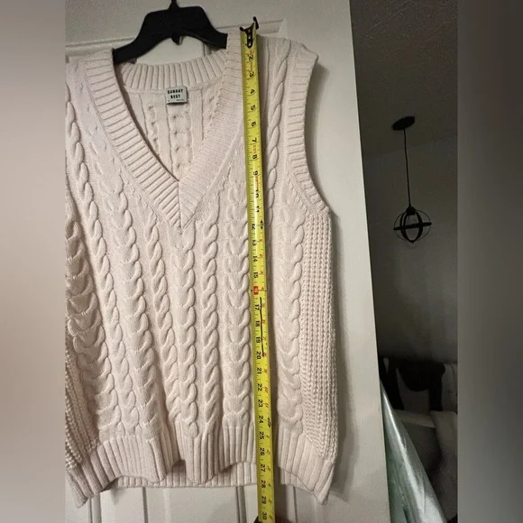Aritzia Sunday Best Cable Knit White Pullover V-Neck Sweater Vest Women’s XS - Picture 8 of 8